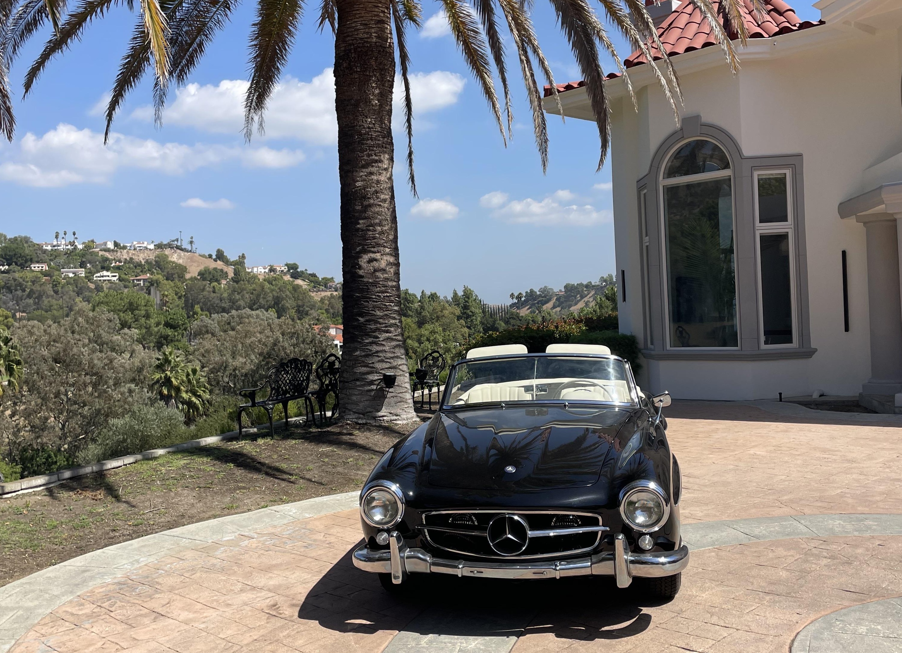 Продан черный кабриолет Мэрилин Монро