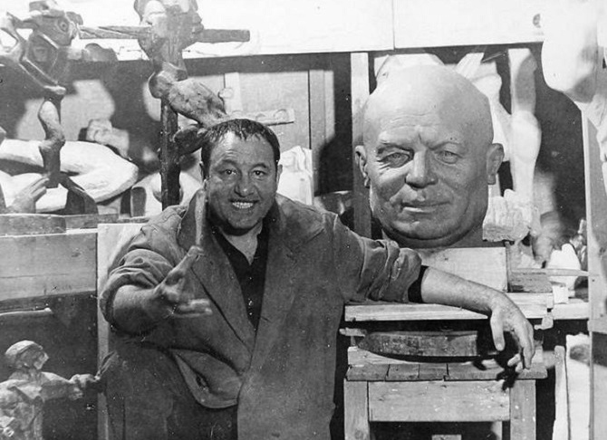 Скандал в Манеже.</p>
<p>Хрущёв потребовал «прекратить это безобразие»!