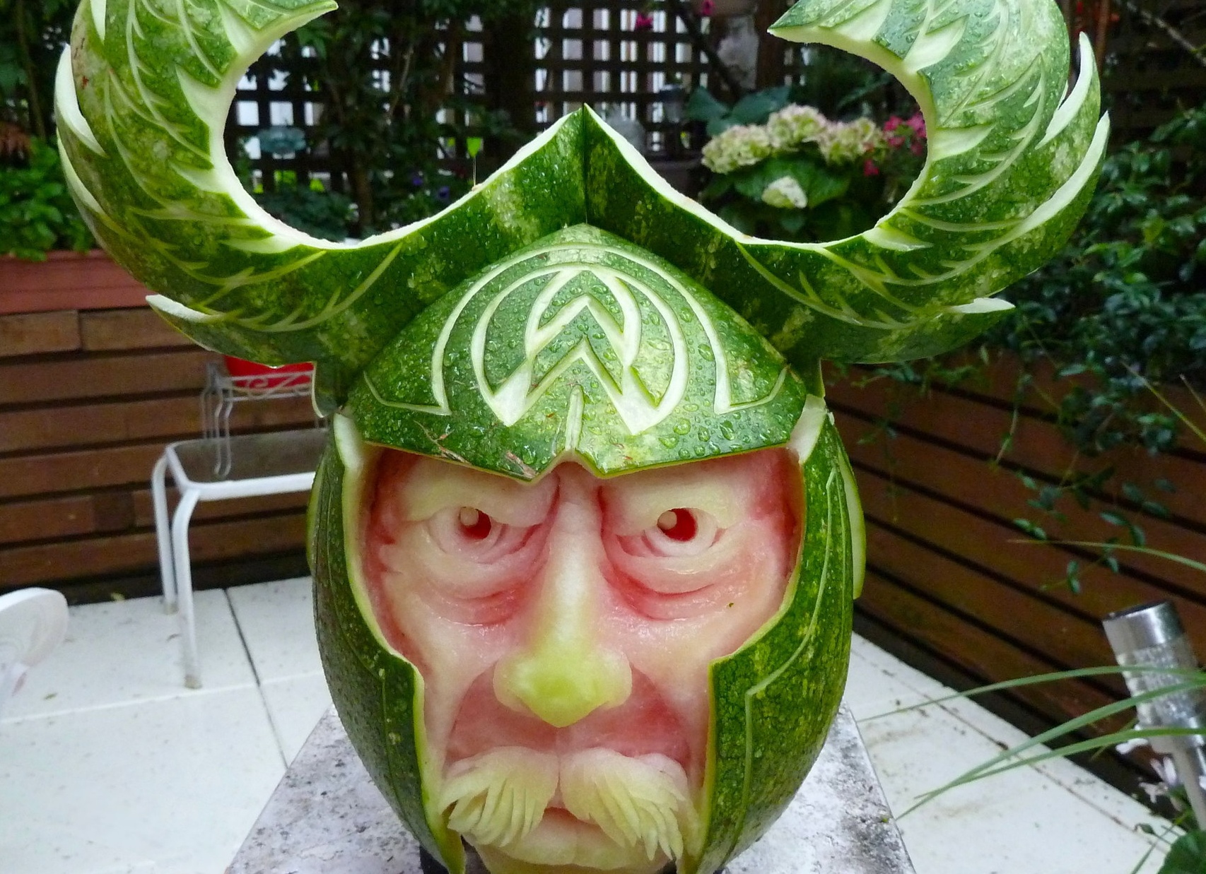 Гениальное мастерство резьбы по арбузу. Скульптор Валериано Фатика