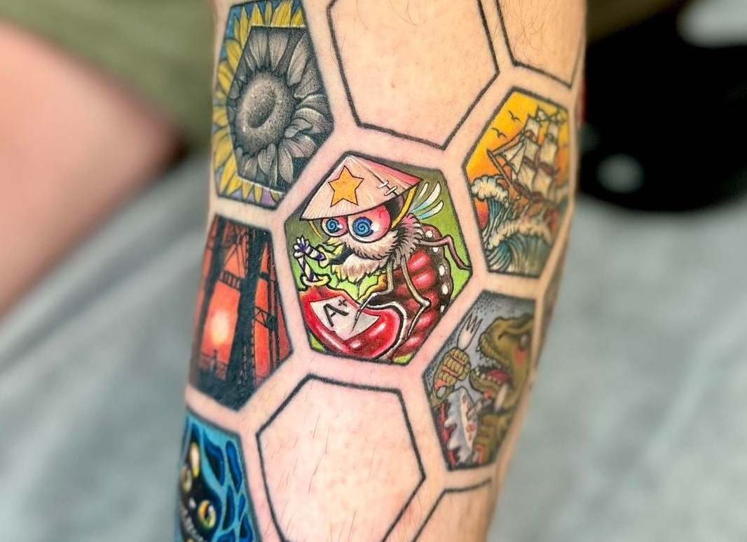 Художница создает татуировки с эффектом головокружения